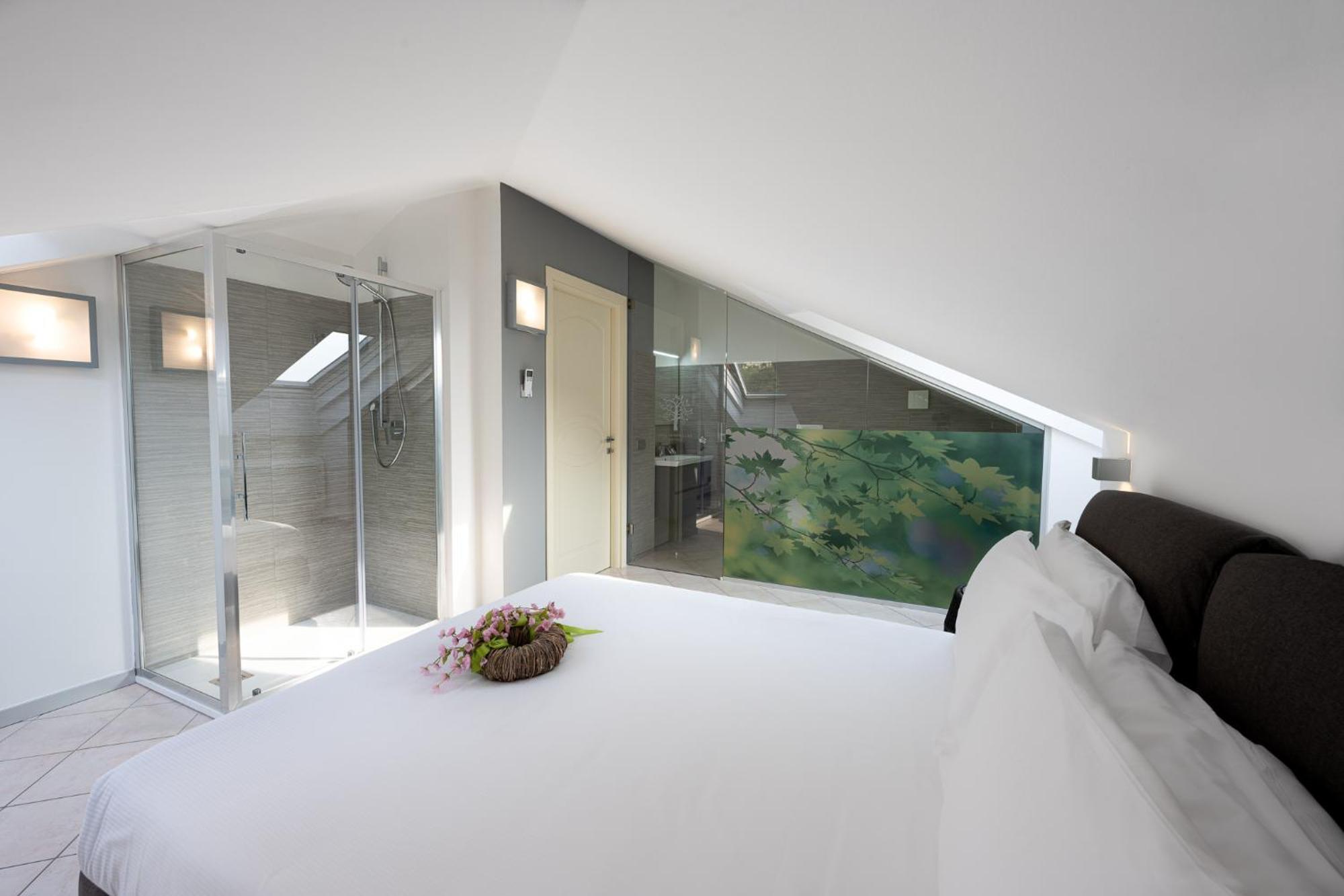 Villa Vittoria With Private Heated Pool & Shared Sauna - Bellagio Village Residence Oliveto Lario 外观 照片